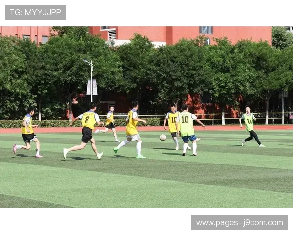 临川十六中足球赛精彩回顾 学生拼搏精神展现校园体育风采