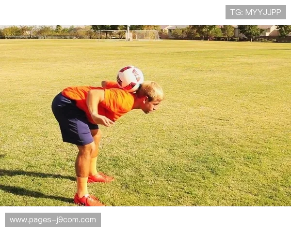 创意花式足球动作技巧全解析 从基础到高阶一步步带你玩转花式技巧